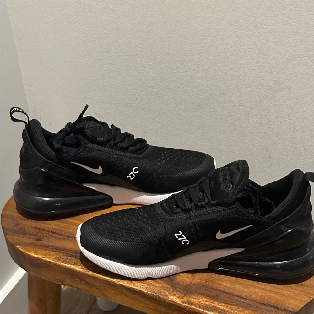 Nike Air Max 270 Black and White mens size 8.5 W 10